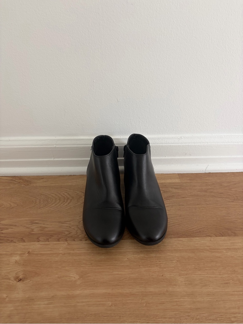 Soda Women Black Smooth Leather Ankle Booties